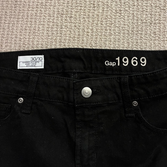 GAP Black Denim Shorts - SIZE 30 / 10 - Picture 2 of 3